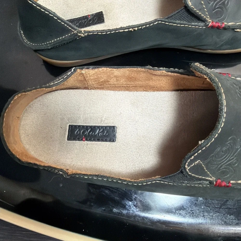 OluKai Shoes Womens Size 6.5 Black Leather Moccasin Flats Slip On Comfort Casual
